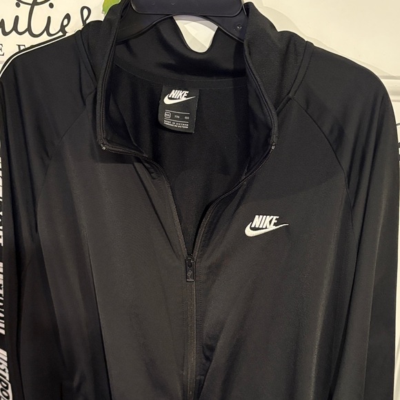 Nike Black & White Zip Up - Picture 3 of 6